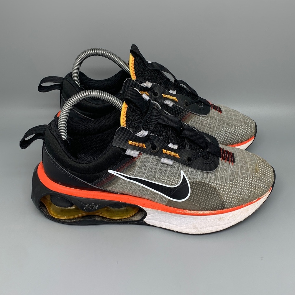 Nike Air Zoom Gray Orange Running Shoes‎ DA3199-005 Youth Sz 6Y Women's sz 7.5